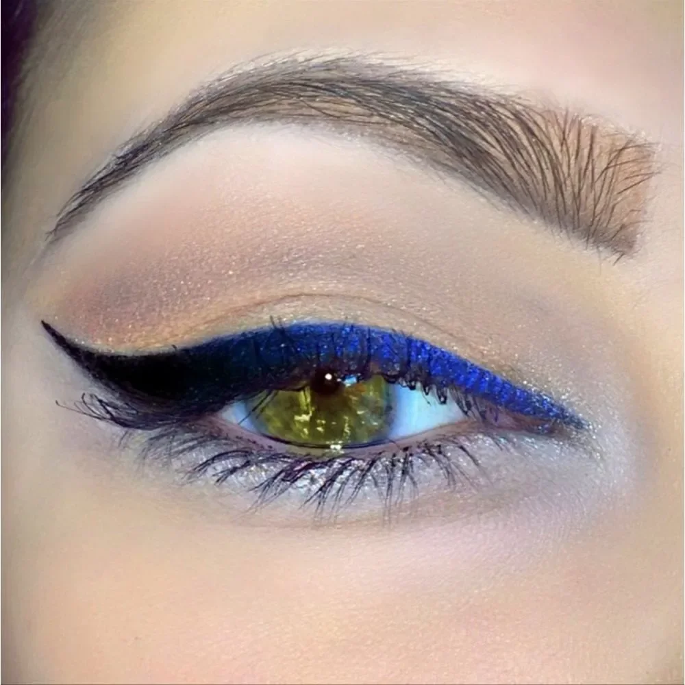 KVD liner in Poe (navy blue with purple undertones)